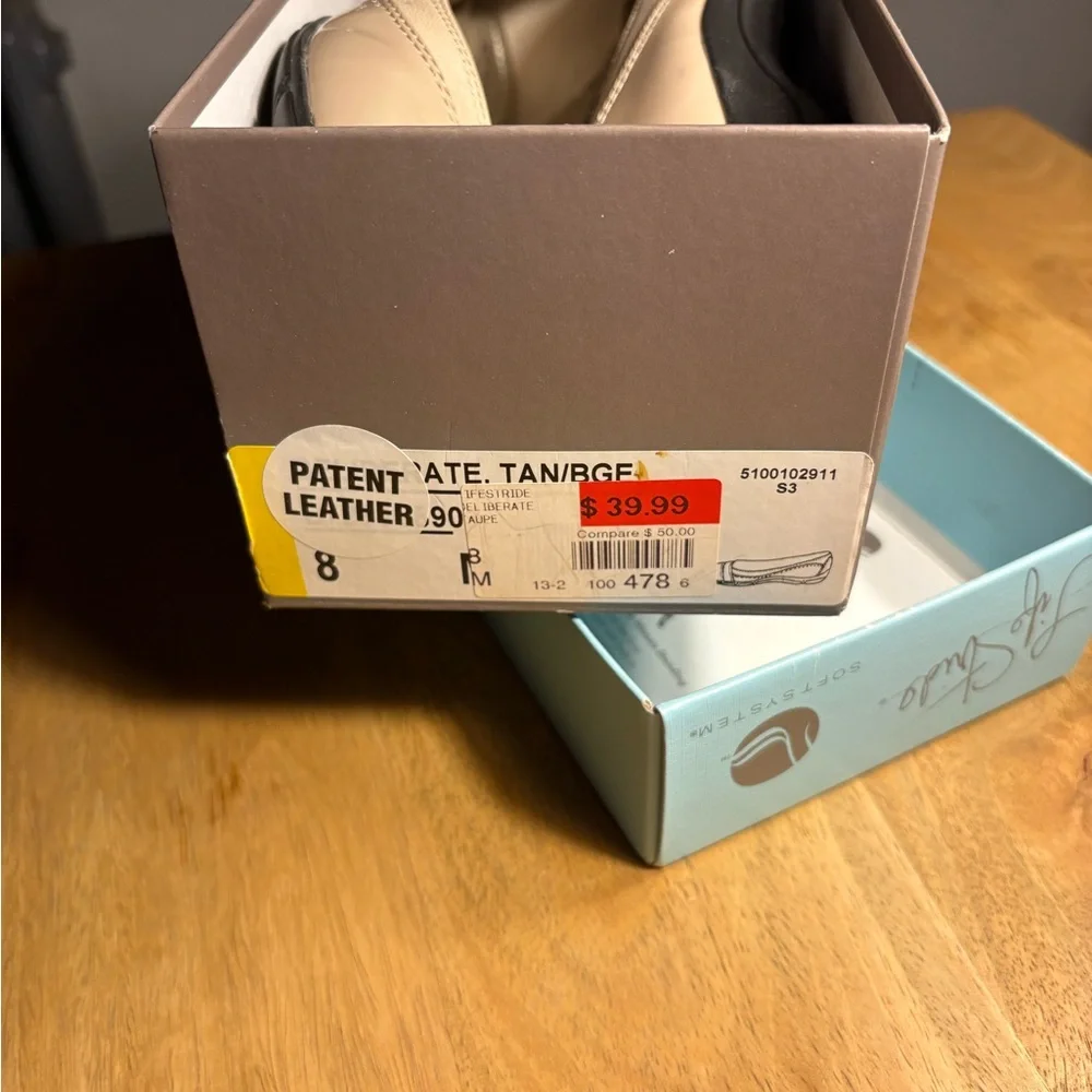 Life Stride Women's Beige /Tan flat shoes soft system new with box Size 8M